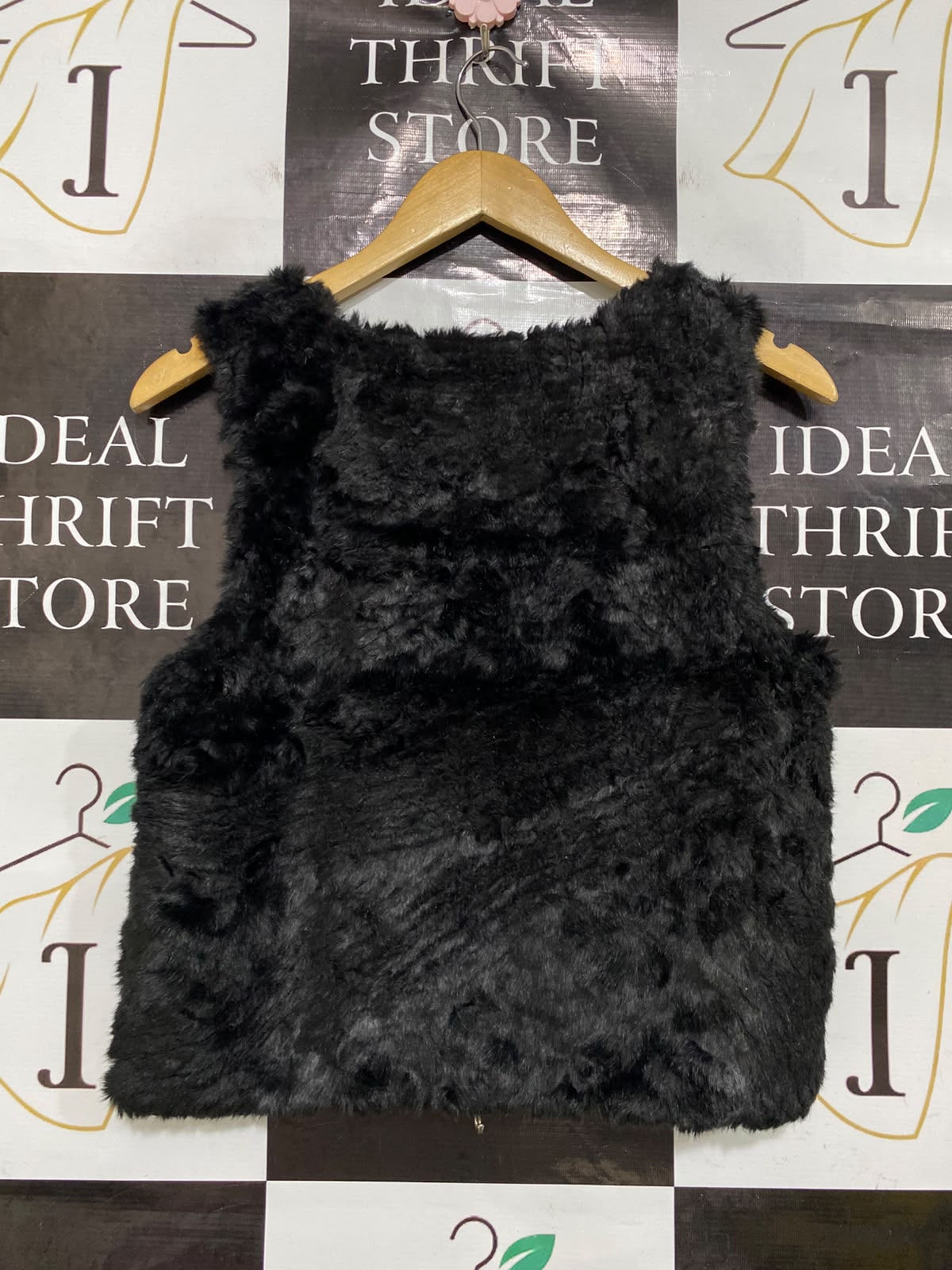 H&M |S| BUST 18| A46| BLACK FAUX-FUR TECHNICAL UTILITY VEST