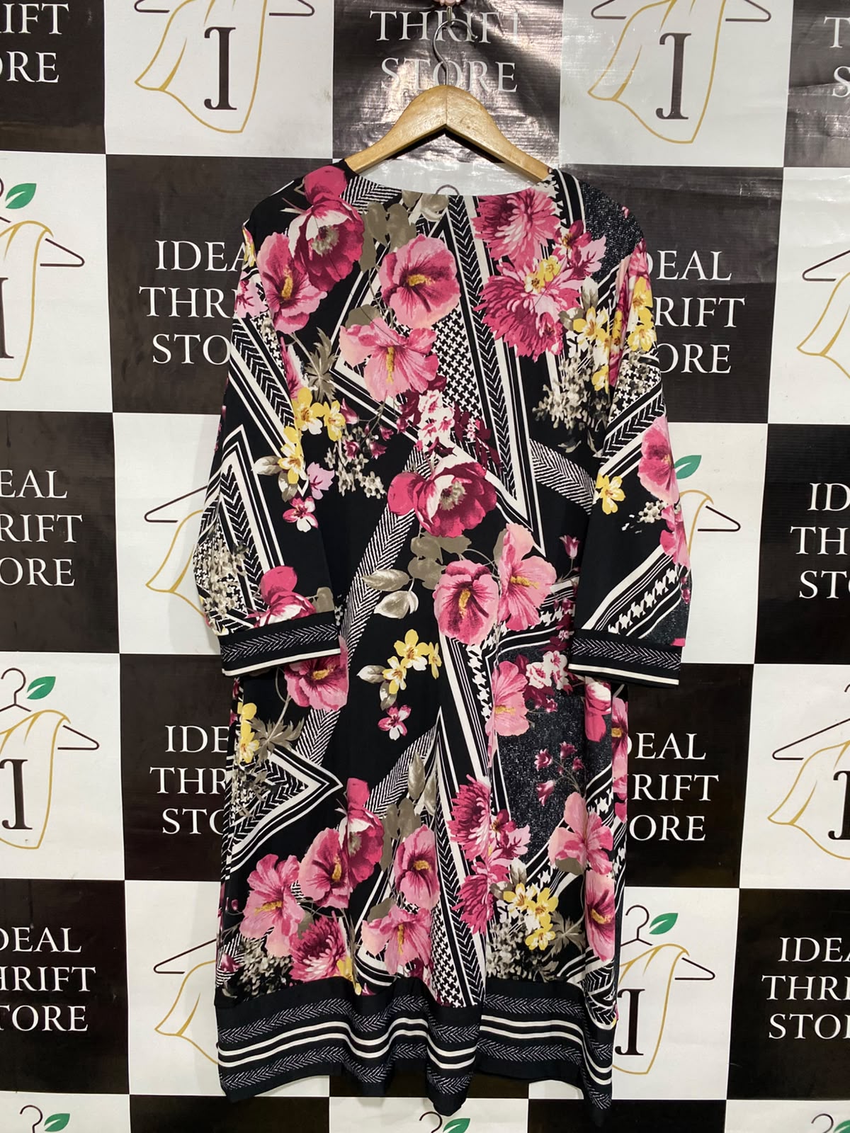 MILLERA |XL| BUST 26| A46| BLACK AND PINK FLORAL GEOMETRIC TECHNICAL UTILITY SHIRT DRESS