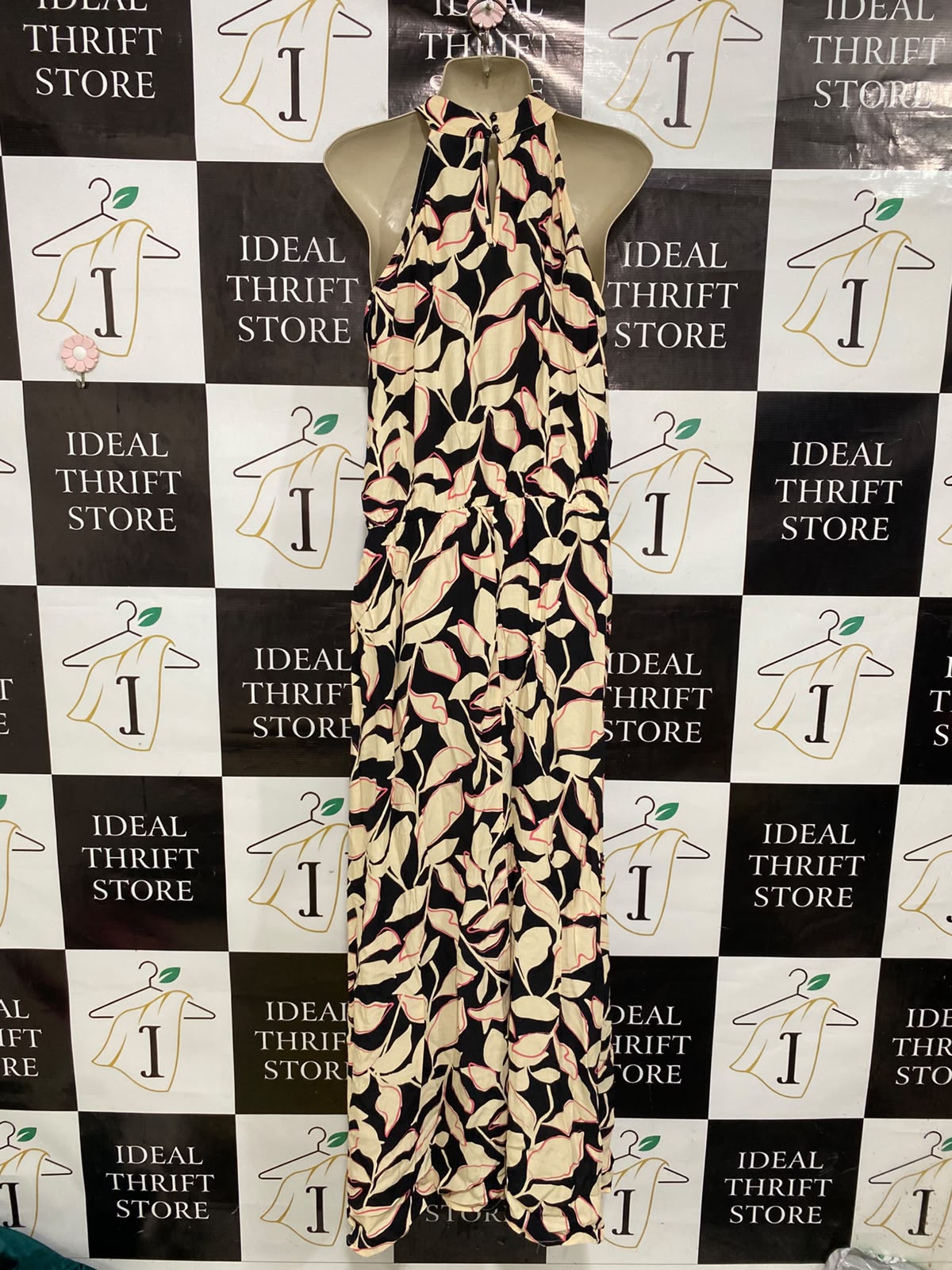 TU WOMAN |L| BUST 21| A45| BLACK AND CREAM LEAF-PRINT HALTER-NECK TECHNICAL UTILITY MAXI DRESS