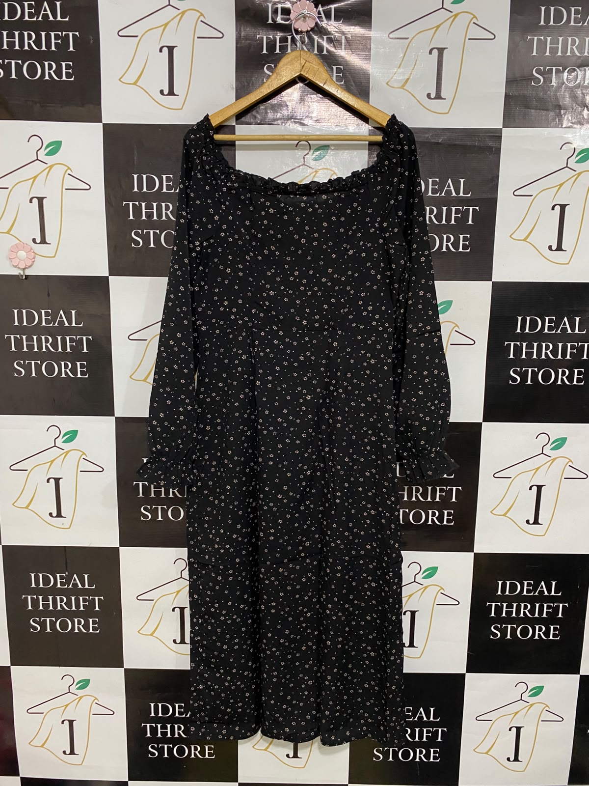 MISS GUIDED |M| BUST 18| A50| BLACK AND WHITE DITSY FLORAL SQUARE-NECK TECHNICAL UTILITY MIDI DRESS