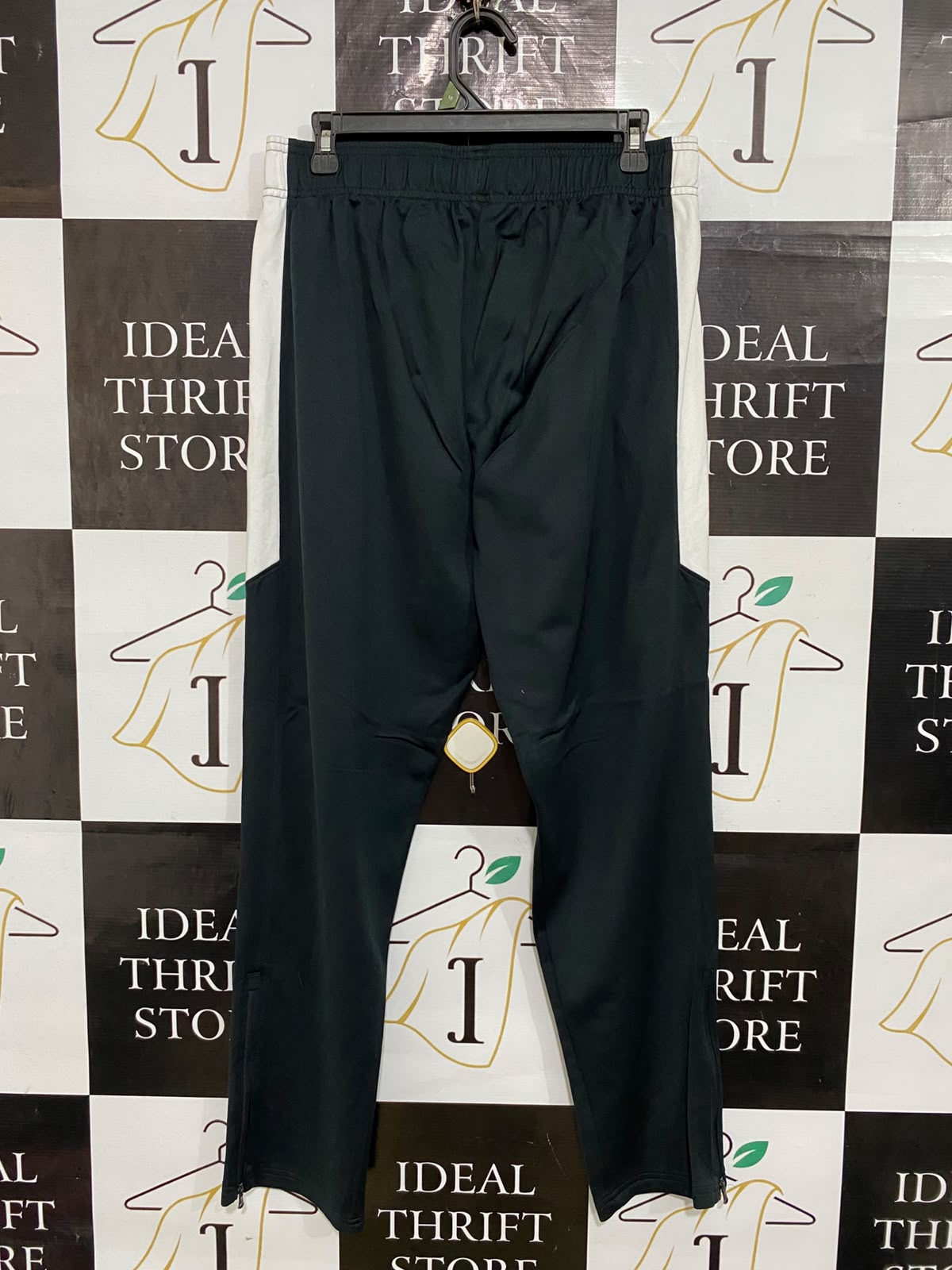 UNDER ARMOUR |L| WAIST 30| A57| HOBART ROWING BLACK AND WHITE TECHNICAL UTILITY TRACK PANTS
