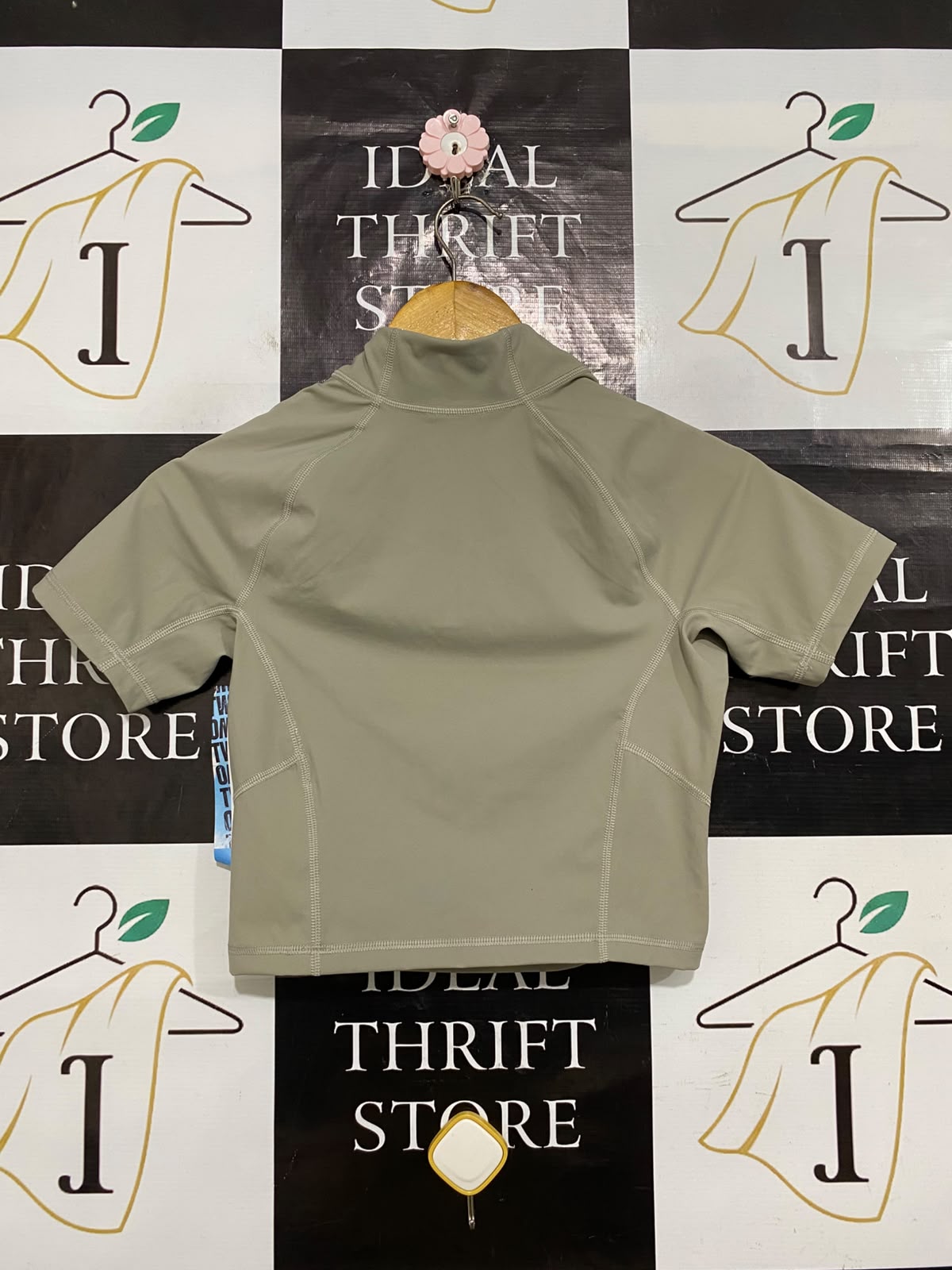 2XU |XS| BUST 15| A63| OLIVE GREEN HALF-ZIP TECHNICAL UTILITY CROP TEE