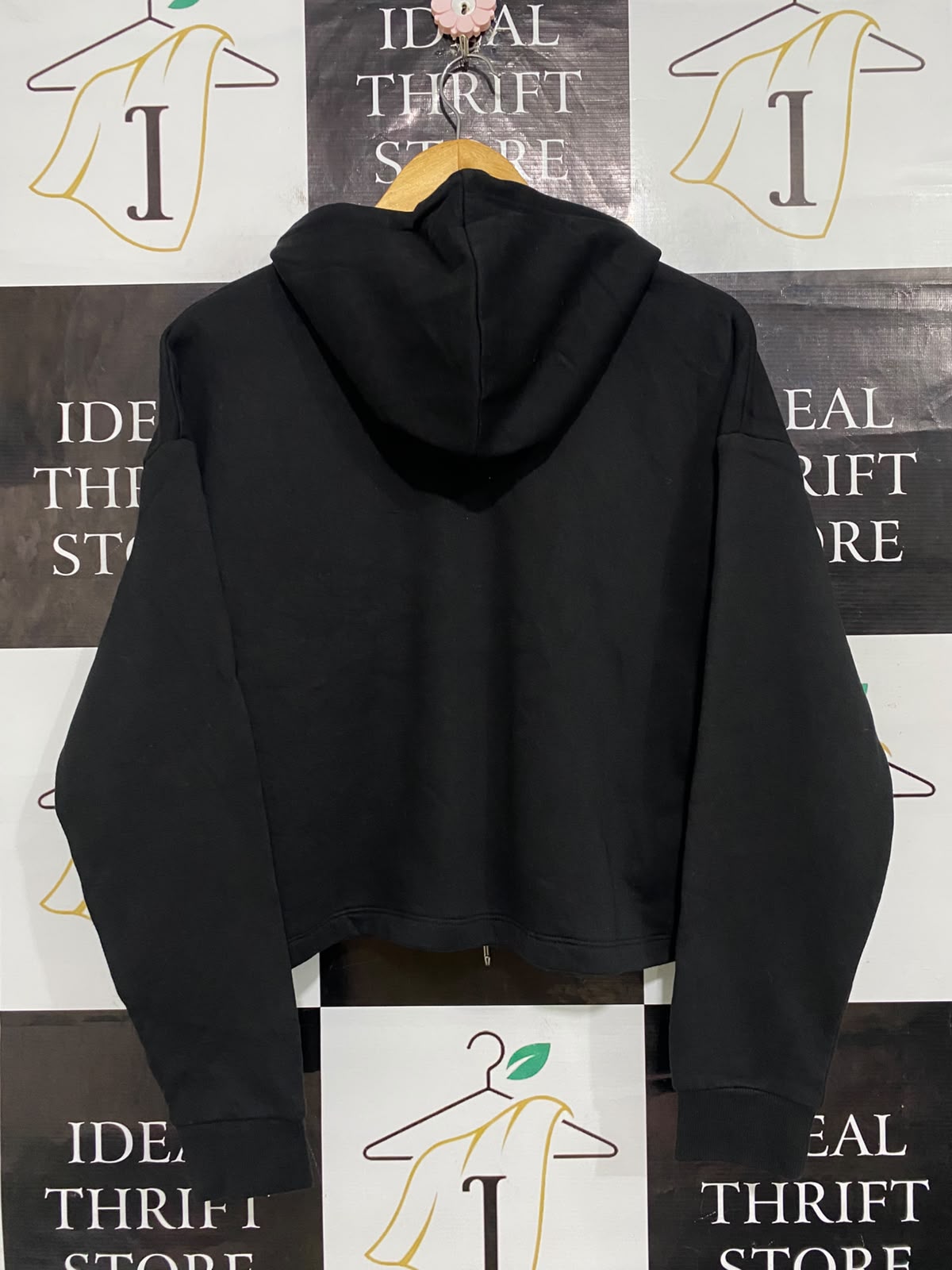 PUMA |M| BUST 23| A63| BLACK AND METALLIC GOLD LOGO TECHNICAL UTILITY CROP HOODIE