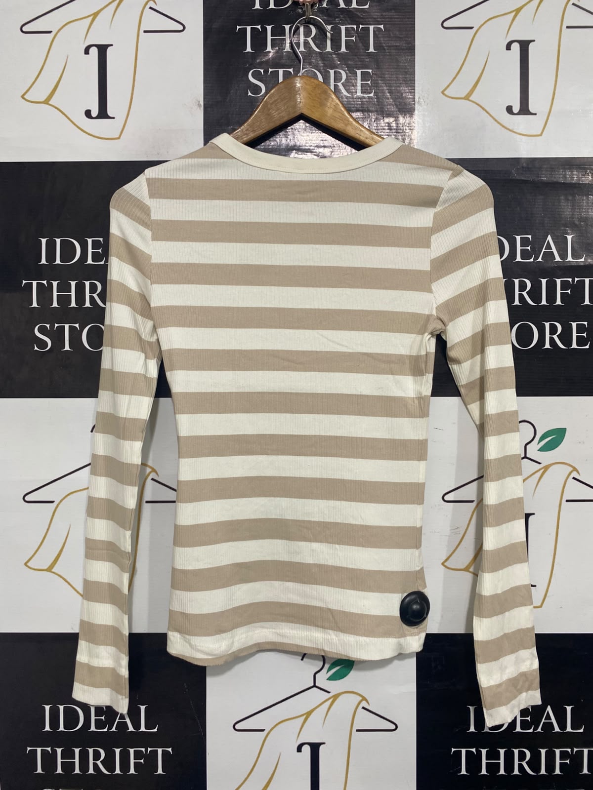 H&M |M| BUST 15| A65| BEIGE AND WHITE STRIPED RIBBED TECHNICAL UTILITY LONG-SLEEVE TOP