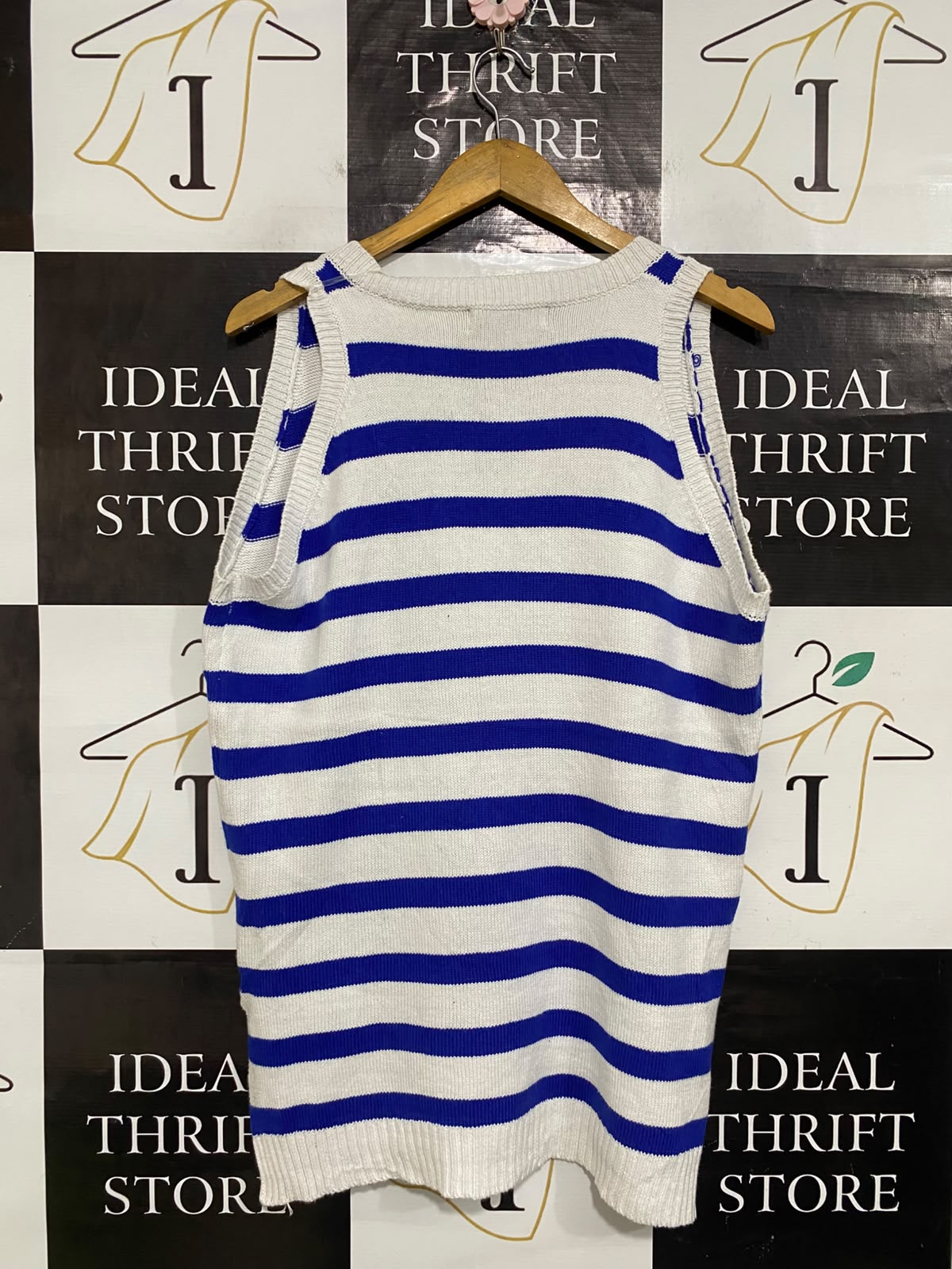 AB & IVE |S/M| BUST 21| A65| WHITE AND BLUE STRIPED V-NECK SLEEVELESS KNIT VEST