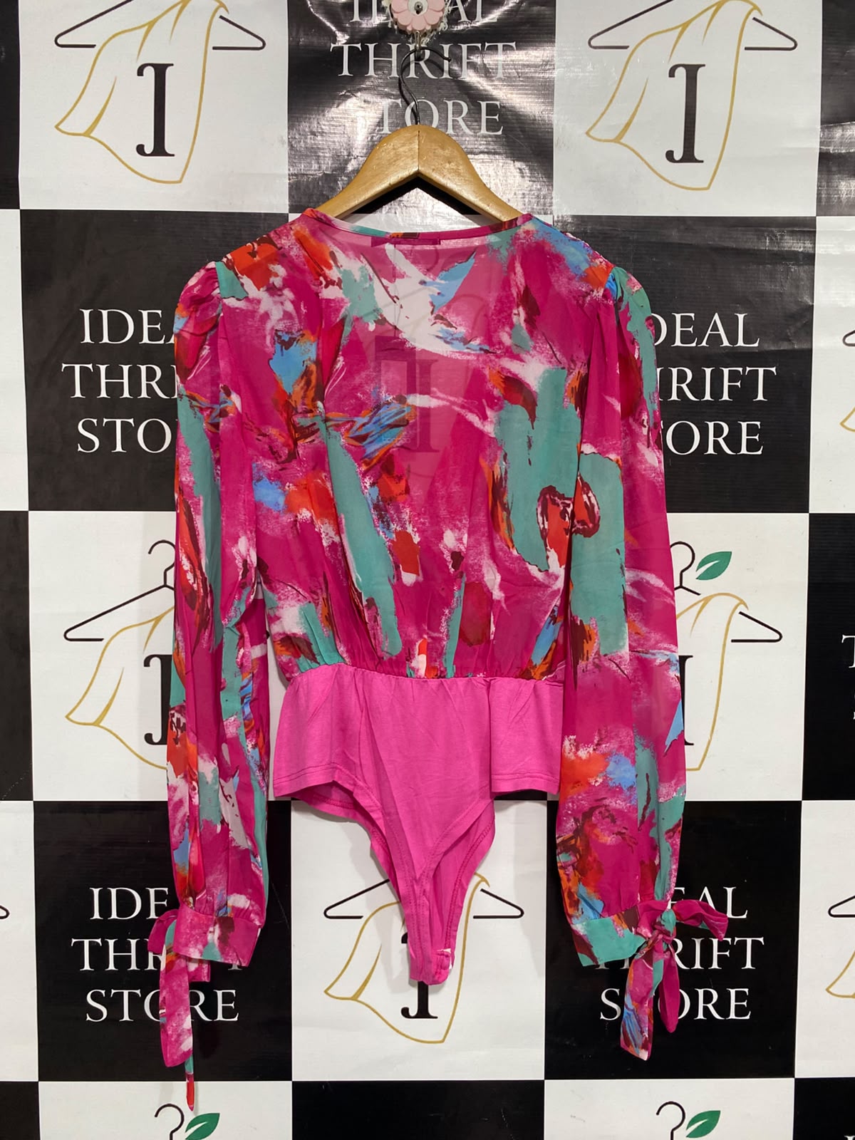 BOOHOO |M| BUST 18| A67| PINK ABSTRACT PAINT-STROKE TIE-CUFF BODYSUIT