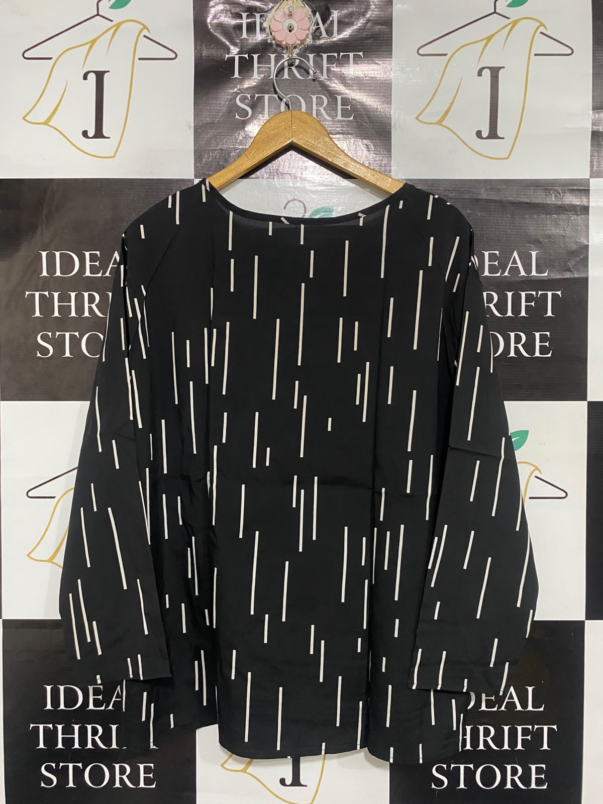 |XL| BUST 23| A68| GENERIC BLACK VERTICAL DASH PRINT OVERSIZED BLOUSE