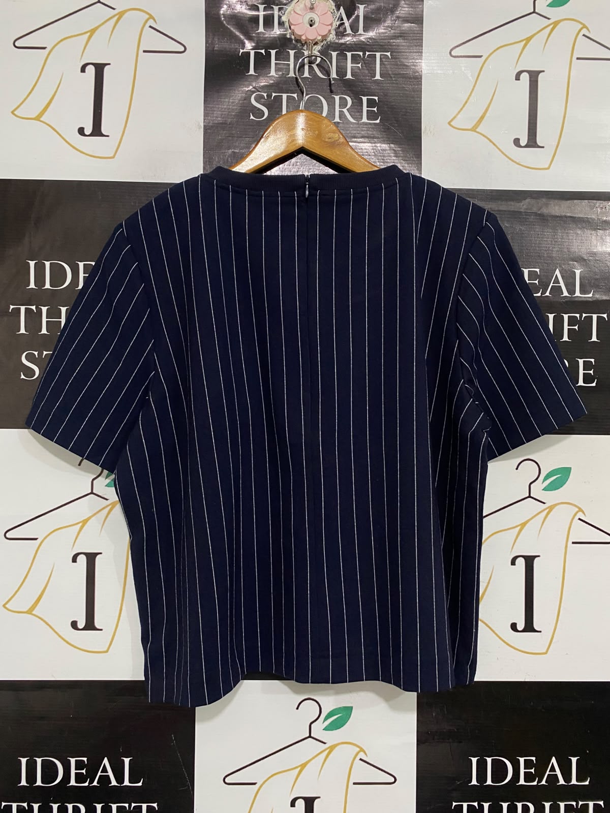 TARGET COLLECTION |L| BUST 23| A70| NAVY PINSTRIPE SHORT-SLEEVE TOP