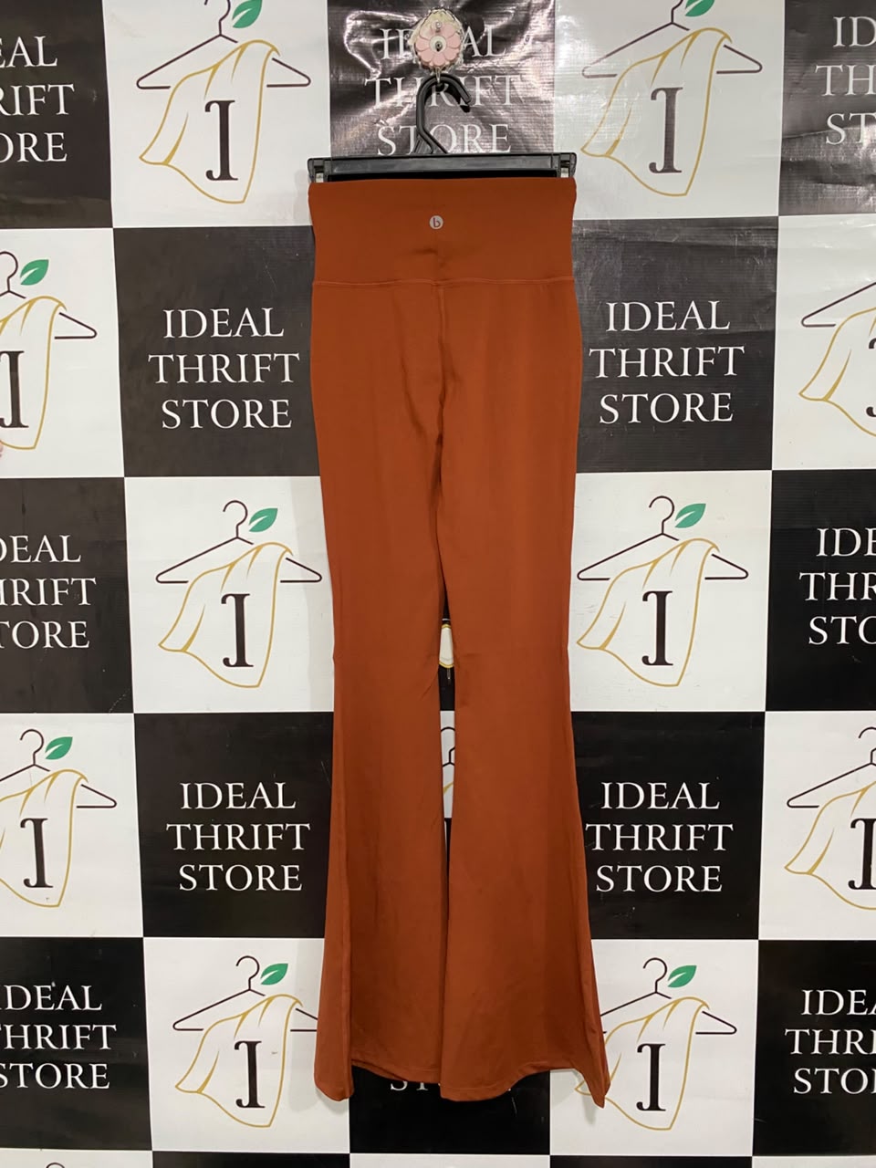 COTTON ON |XS | WAIST 22 |A71 | BODY RUST HIGH-RISE FLARED ACTIVE TROUSERS