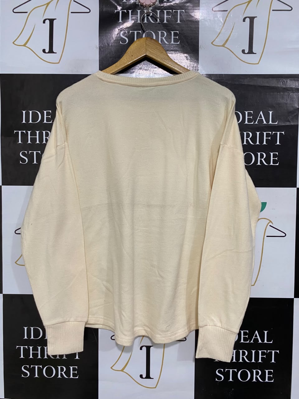 SUSSAN |M| BUST 24 | A71 | CREAM CREW-NECK LONG-SLEEVE KNIT SWEATER