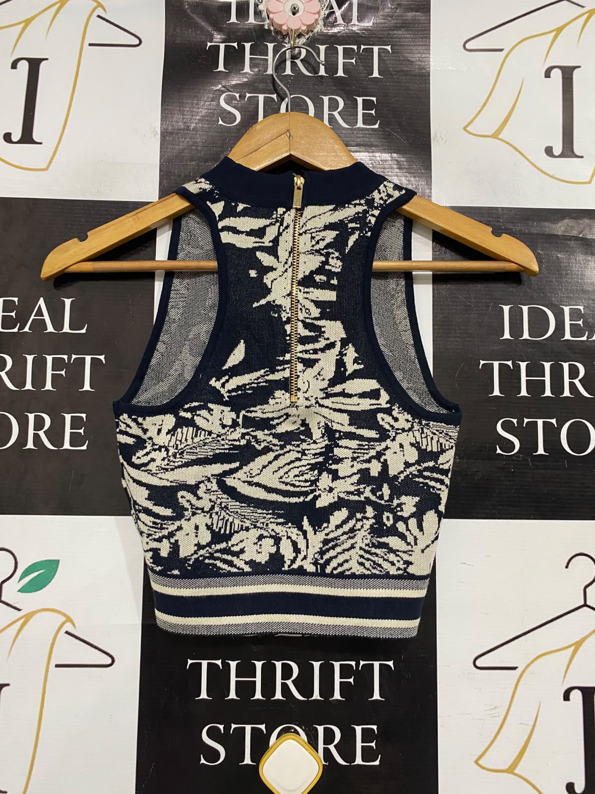SHEIKE |S| BUST 13 | A71 | NAVY & CREAM FLORAL JACQUARD KNIT CROP TOP