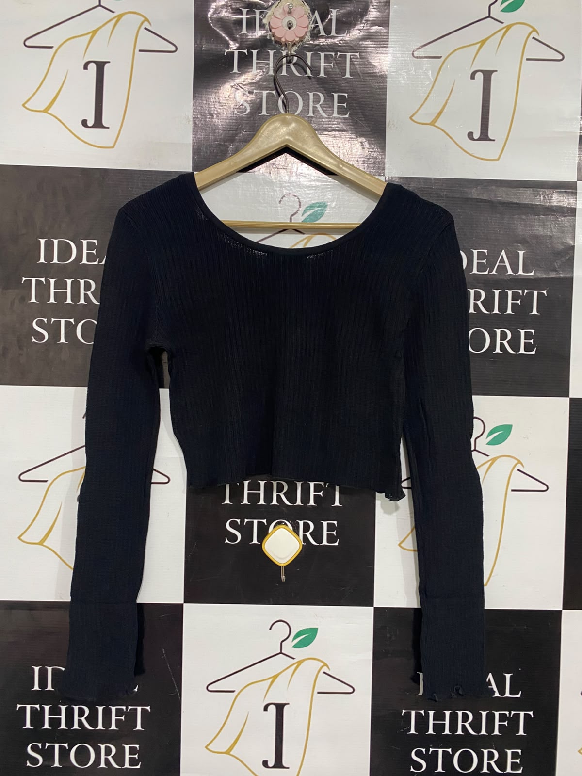 GLASSONS |S | BUST 15 | A71 | BLACK SCOOP-NECK LONG-SLEEVE CROP TOP