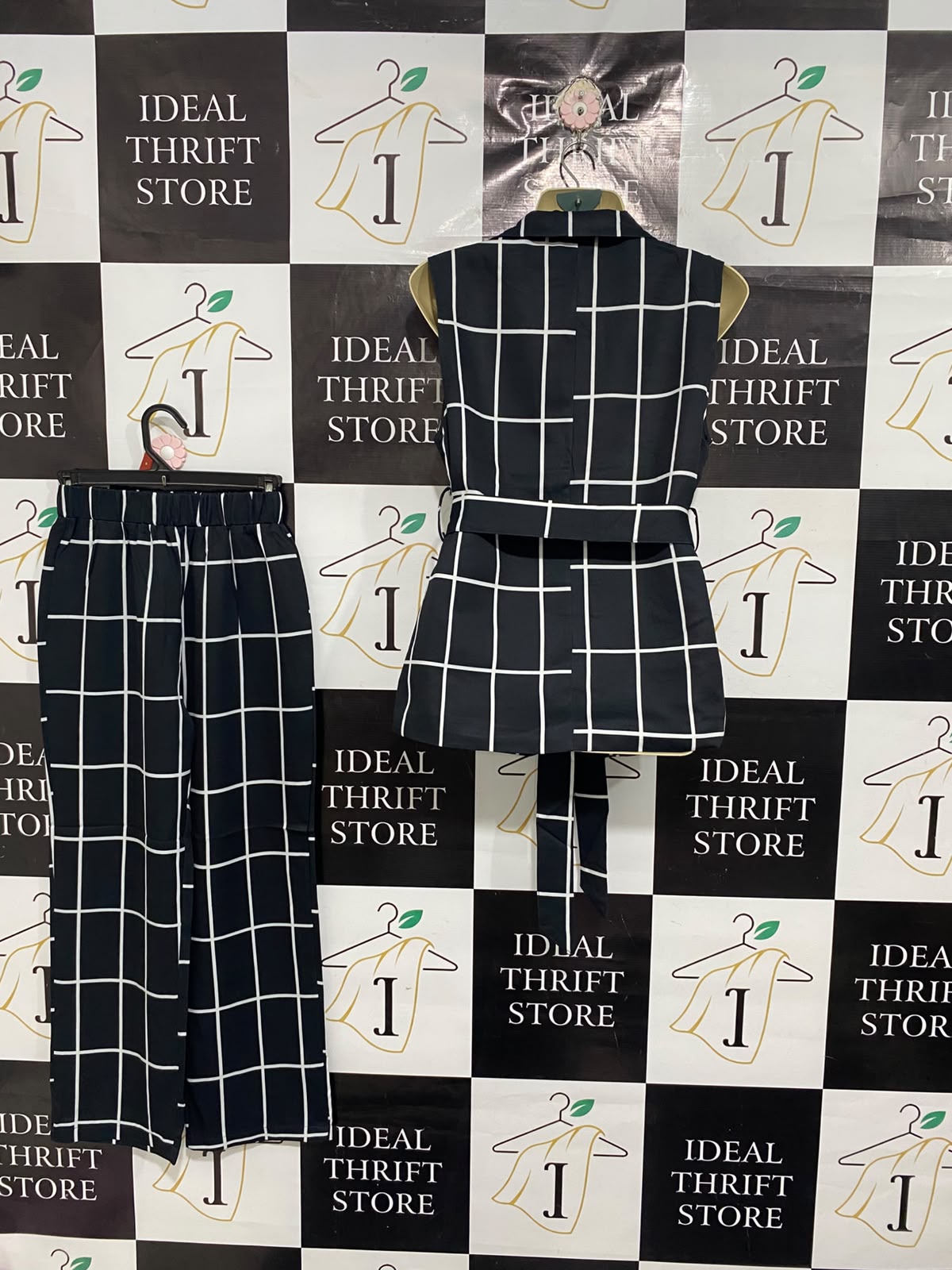 |S | A71 | BLACK & WHITE GRID PRINT SLEEVELESS BLAZER AND TROUSER TWO-PIECE SET