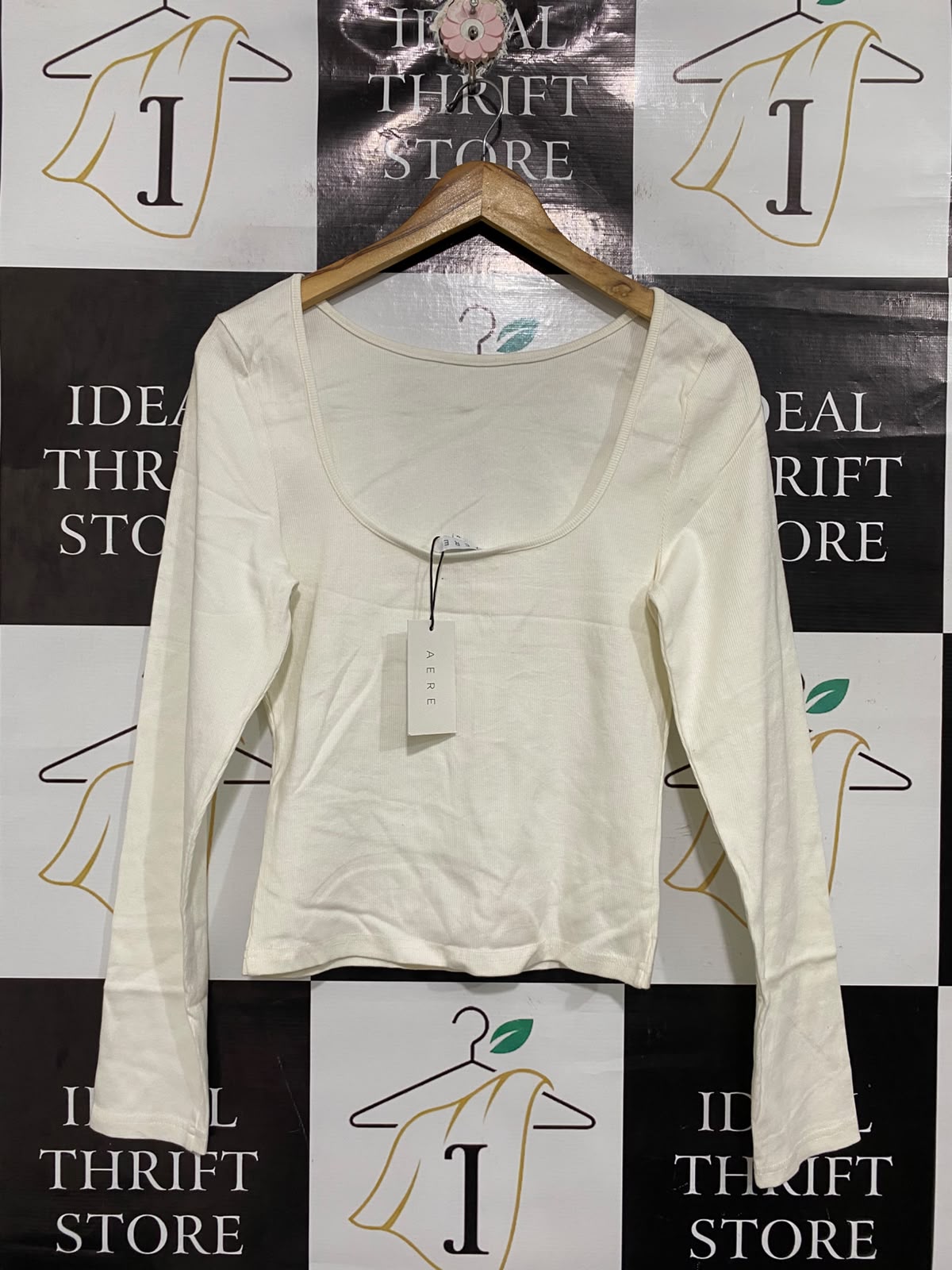 AERE |M | BUST 16 | A75| WHITE RIBBED LONG-SLEEVE BASIC TOP