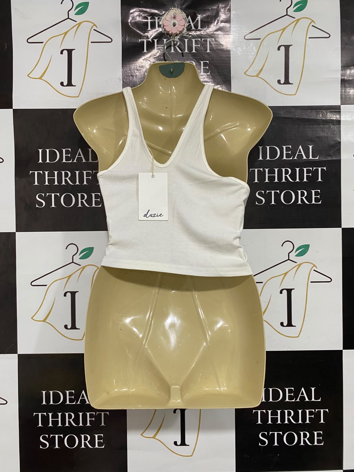 DAZIE |M| BUST 16 | A74| WHITE RIBBED CROP TANK TOP