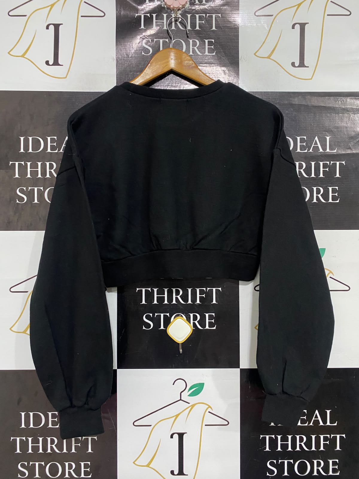 BLACK LADY |M | BUST 19| A76 | BLACK CONCRETE GRAPHIC CROPPED SWEATSHIRT