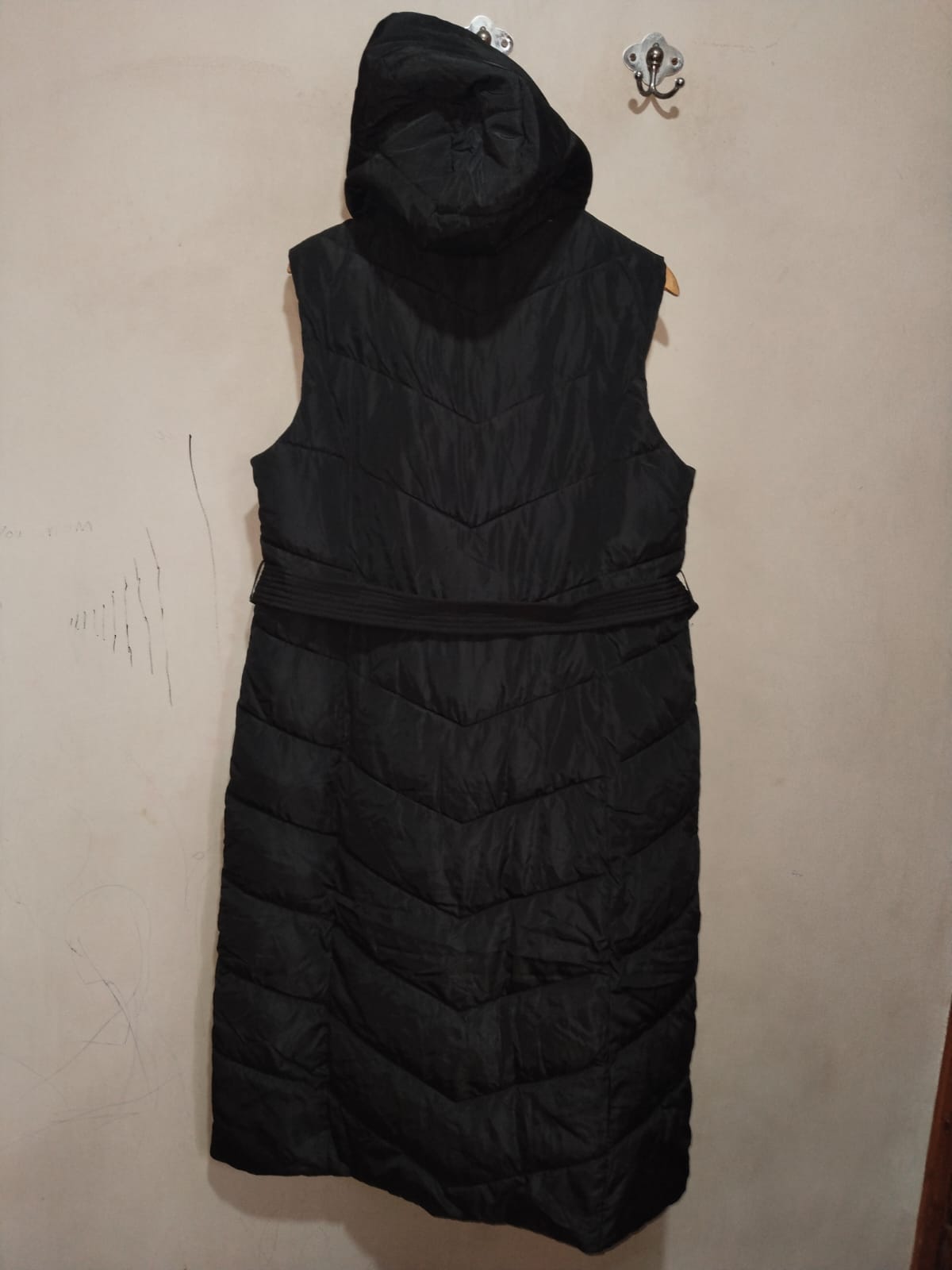 Cameo Rose Black Long Belted Hooded Puffer Gilet | New Look W-21 / L-47