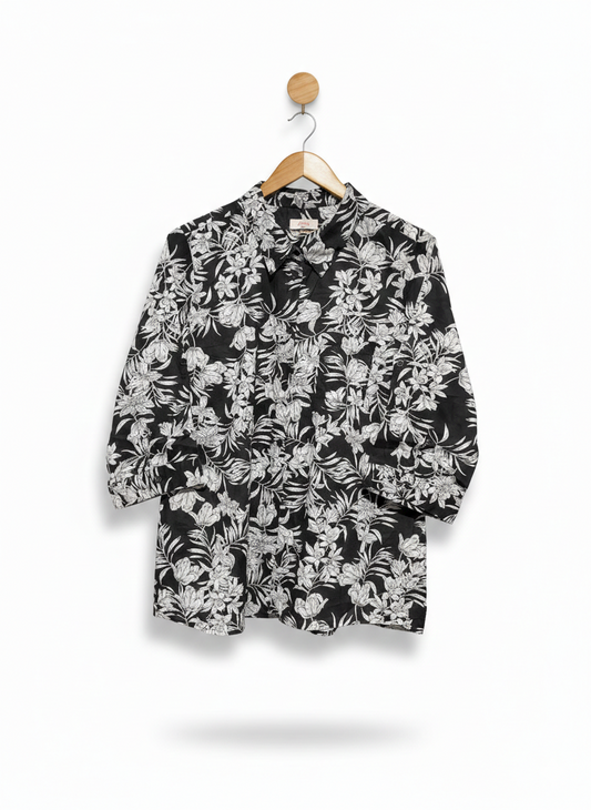 MILLERA |XL| BUST 22|C9| BLACK AND WHITE FLORAL BUTTON-DOWN SHIRT