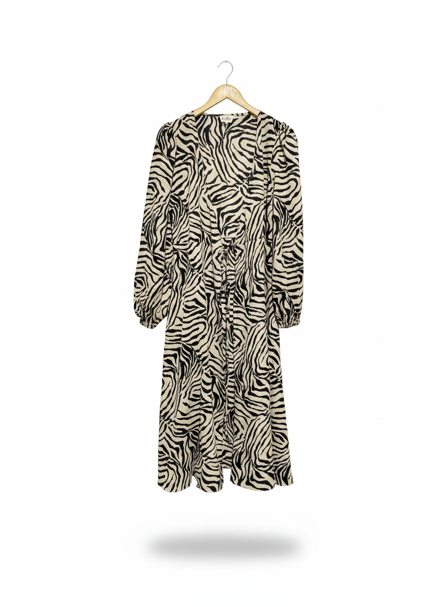 CALLI |M| BUST 17| STUNNING MONOCHROME ZEBRA PRINT LONG SLEEVE MIDI DRESS - CHIC ANIMAL PRINT PULLOVER