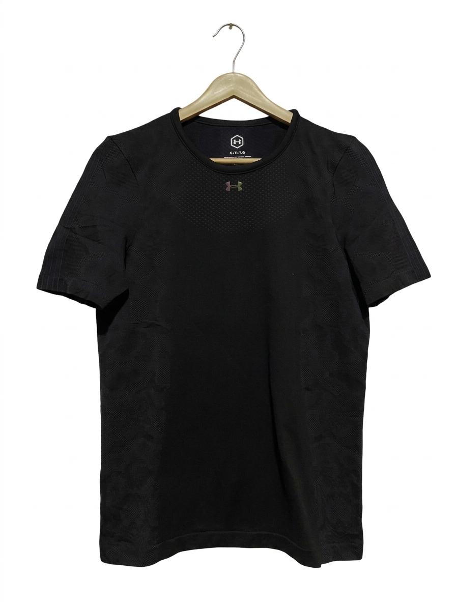 ANDER ARMOUR |L| BUST 18| B7| HEATGEAR SEAMLESS TRAINING T-SHIRT - BLACK