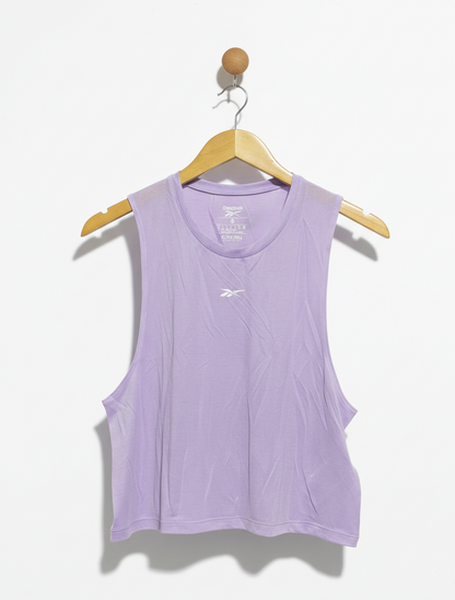 REEBOK |S| BUST 17| ACTIVEWEAR CROPPED TANK – LIGHTWEIGHT LAVENDER MUSCLE TEE WITH ICONIC LOGO