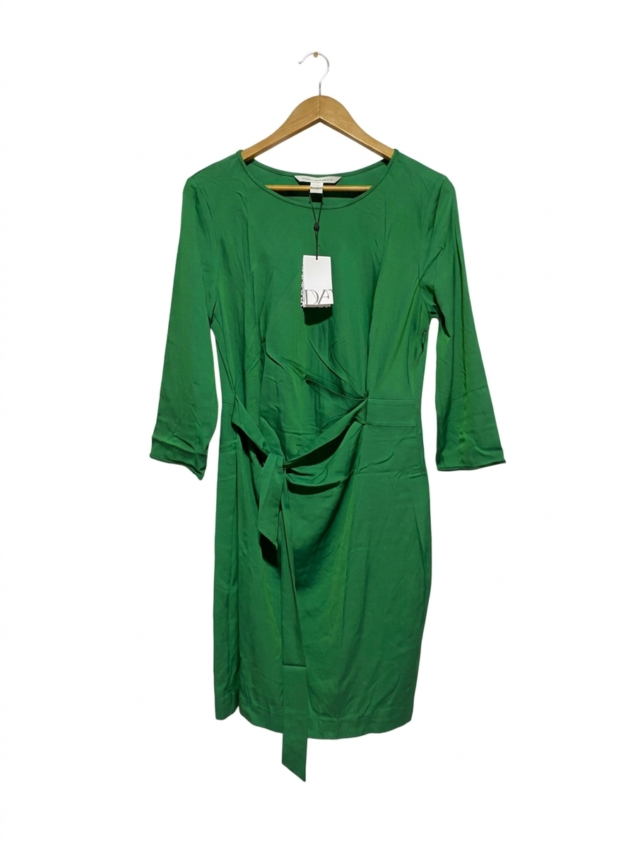 DIANE VON FURSTENBERG |M| BUST 18| B8| GREEN THREE-QUARTER SLEEVE WRAP STYLE DRESS
