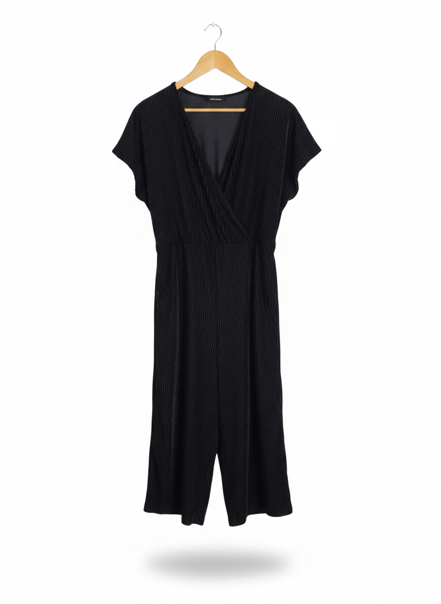 NEW LOOK|M|BUST 18| BLACK SHORT SLEEVE PLISSÉ JUMPSUIT