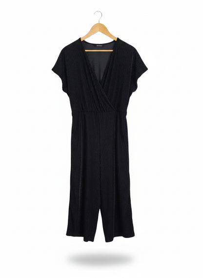 NEW LOOK|M|BUST 18| BLACK SHORT SLEEVE PLISSÉ JUMPSUIT