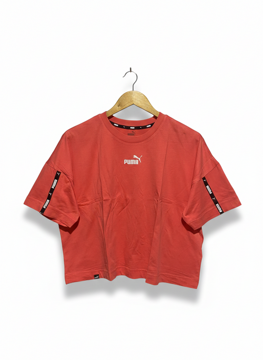 PUMA |L| BUST 22| BRANDED LOGO TAPE ON SLEEVES, CENTER CHEST LOGO, RIBBED CREW NECK