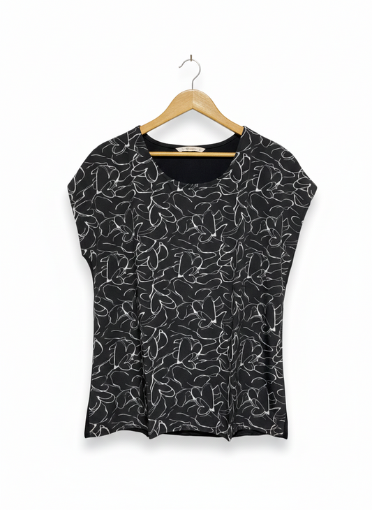 TU WOMAN |L| BUST 20|C9| BLACK AND WHITE ABSTRACT LINE ART SHORT SLEEVE TOP