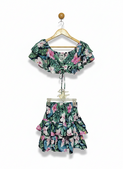 WOMEN’S TROPICAL HIBISCUS TIERED SET – TWO-PIECE FLORAL CROP TOP AND MINI SKIRT ENSEMBLE |S/M|