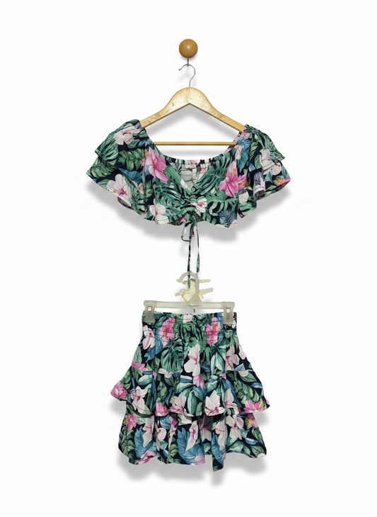 WOMEN’S TROPICAL HIBISCUS TIERED SET – TWO-PIECE FLORAL CROP TOP AND MINI SKIRT ENSEMBLE |S/M|