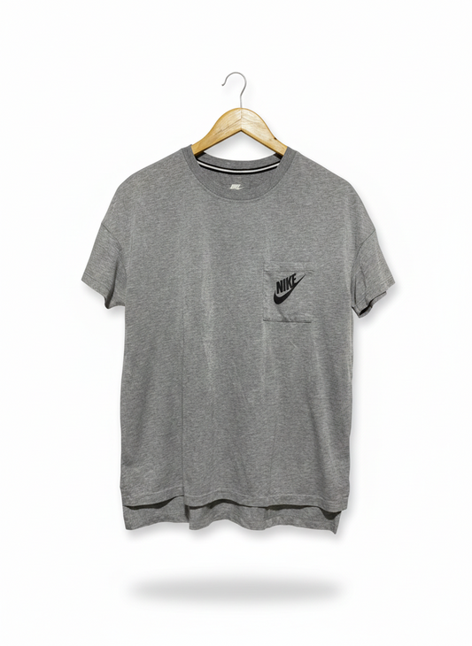 NIKE |L| BUST 21| GREY POCKET T-SHIRT
