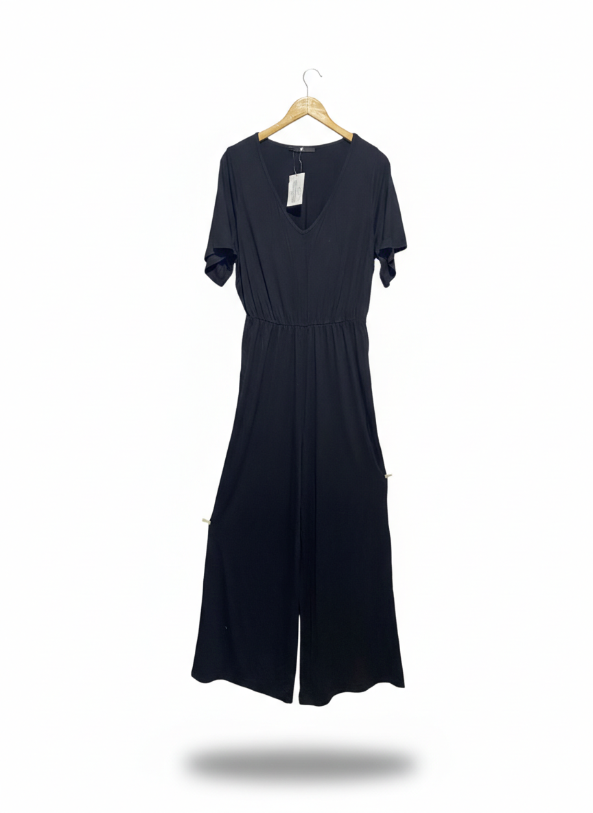 V |L| BUST 19| Black Short Sleeve V-Neck Jumpsuit