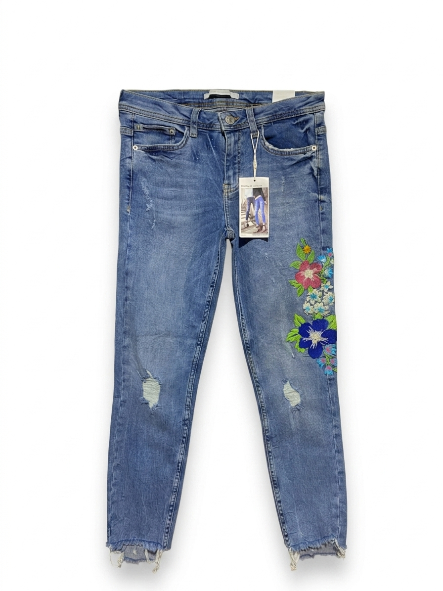 TRAFALUE |M| WAIST 28| B24| PREMIUM FLORAL EMBROIDERED DENIM JEANS - DISTRESSED SLIM-FIT CROP PANTS