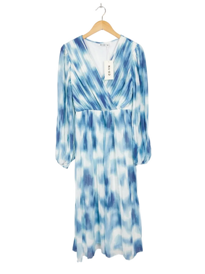NA-KD | M| BUIST 17 | B10| PLEATED V-NECK MAXI DRESS - BLUE CLOUD PRINT