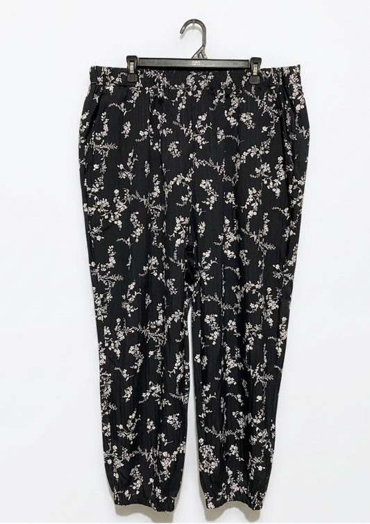 |XXL| WAIST 38| B5| BLACK FLORAL PRINT JOGGER PANTS WITH ELASTICATED CUFFS AND WAIST