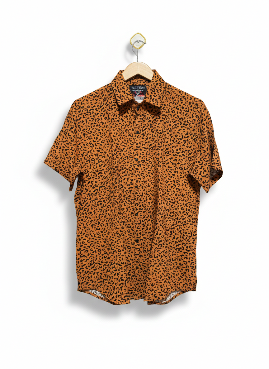 MOTONETA |M| BUST 20| BOLD LEOPARD PRINT SHORT-SLEEVE BUTTON-DOWN