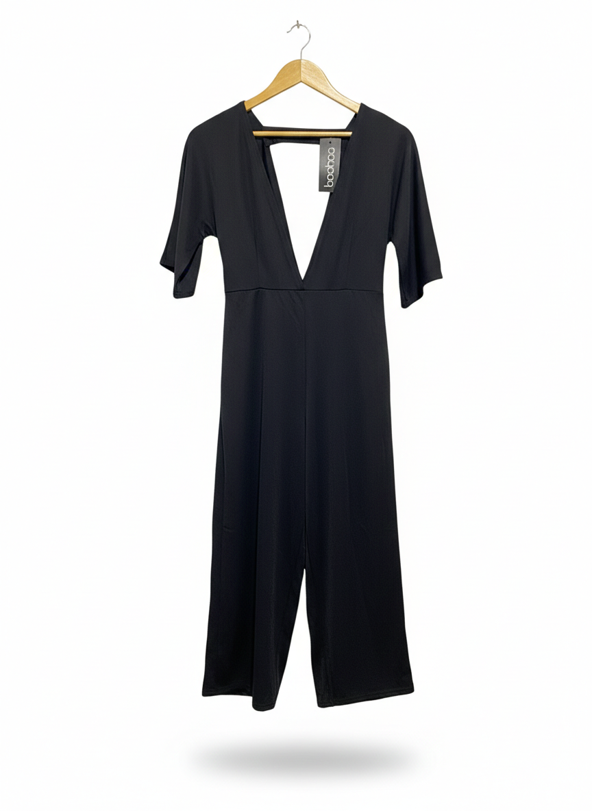 BOOHOO |M| BUST 14| DEEP V-NECK CUT-OUT BACK JUMPSUIT IN BLACK