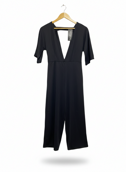 BOOHOO |M| BUST 14| DEEP V-NECK CUT-OUT BACK JUMPSUIT IN BLACK