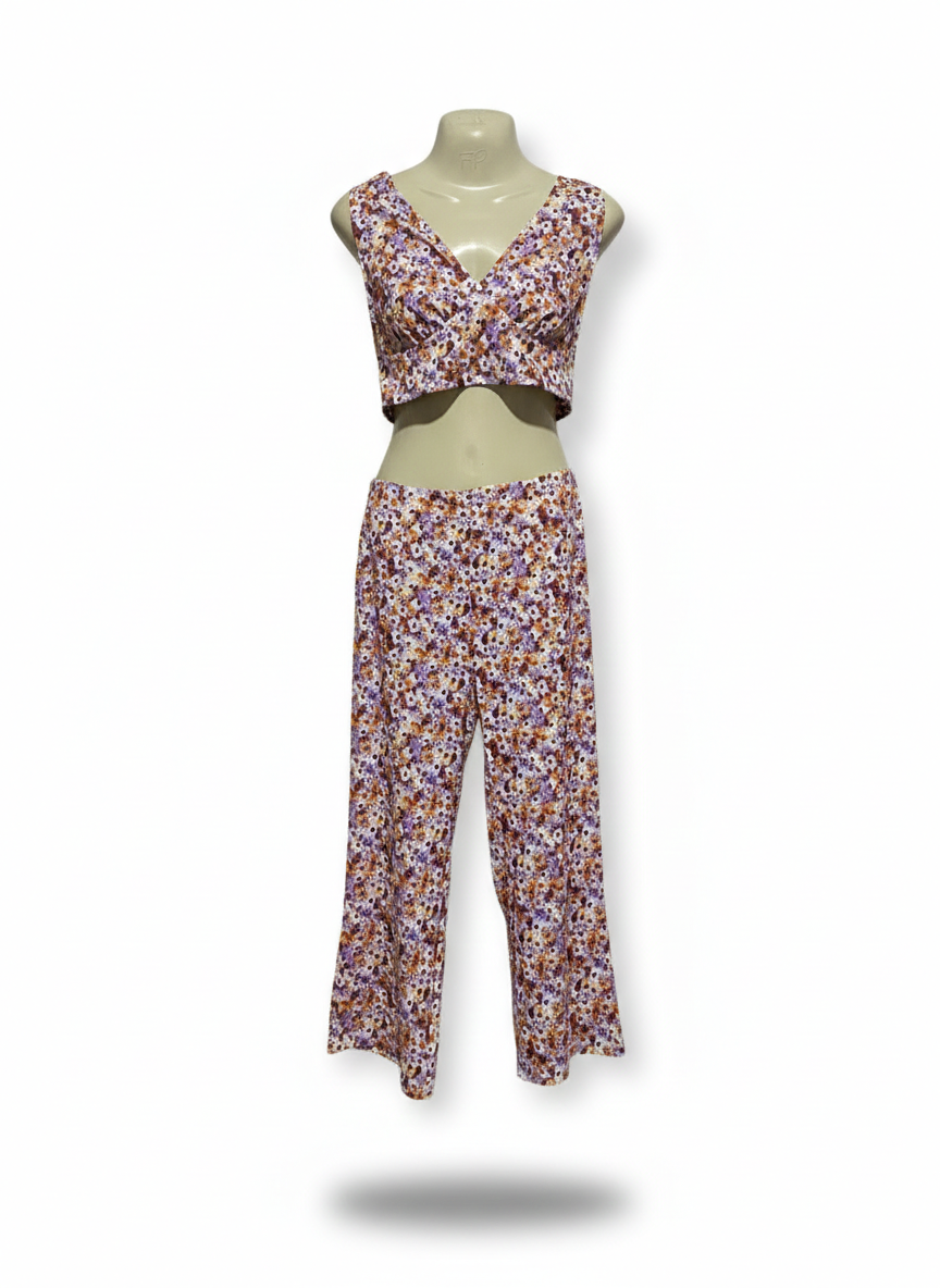 SHEIN |M| VINTAGE FLORAL PRINT TWO-PIECE SET WITH V-NECK CROP TOP AND MATCHING WIDE-LEG TROUSERS