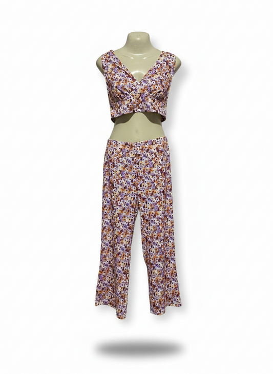 SHEIN |M| VINTAGE FLORAL PRINT TWO-PIECE SET WITH V-NECK CROP TOP AND MATCHING WIDE-LEG TROUSERS