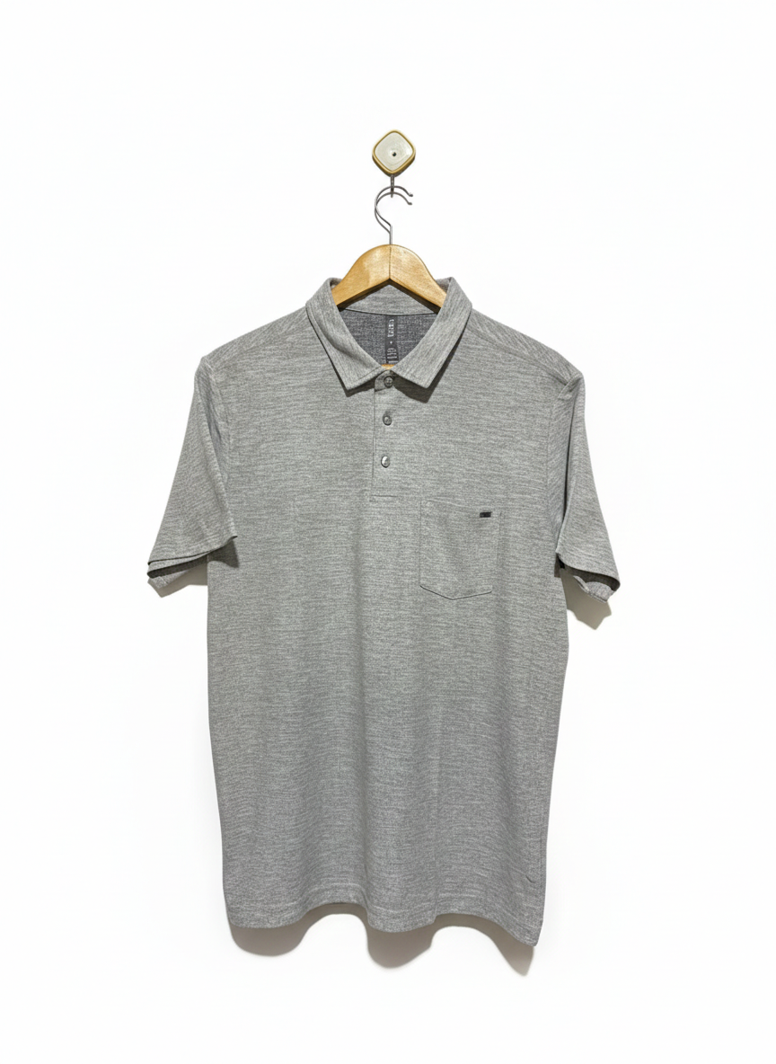 VUORI |M| BUST 21| B12|  The polo shirt has a modern, tailored fit with a self-collar, three-button placket, and a left chest pocket