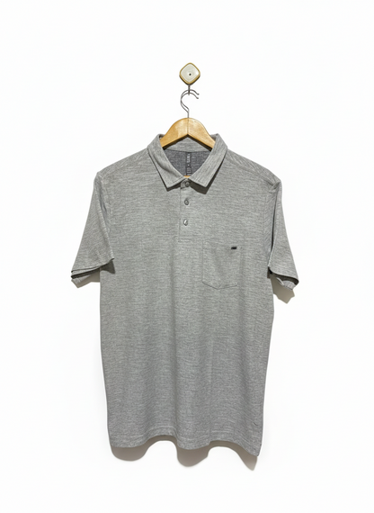 VUORI |M| BUST 21| B12|  The polo shirt has a modern, tailored fit with a self-collar, three-button placket, and a left chest pocket