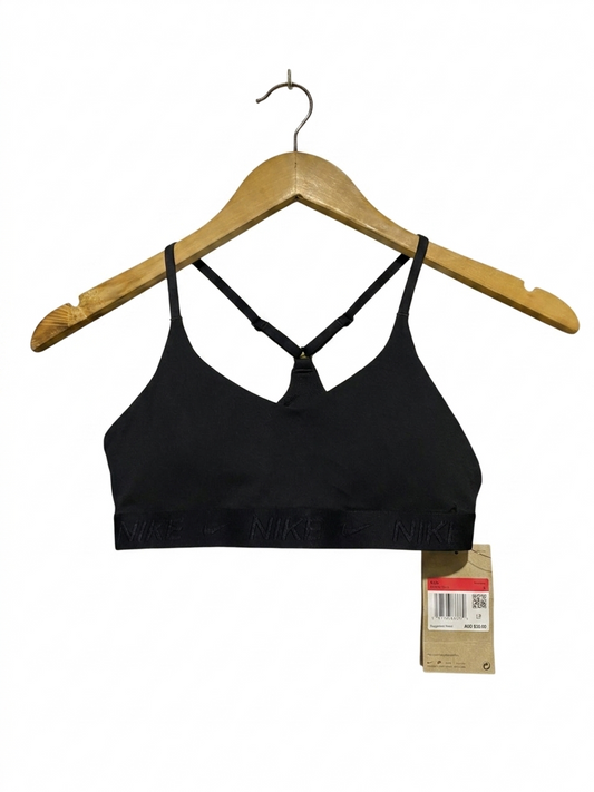 NIKE |L| BUST 13| B26| BLACK INDY LIGHT-SUPPORT STRAPPY SPORTS BRA
