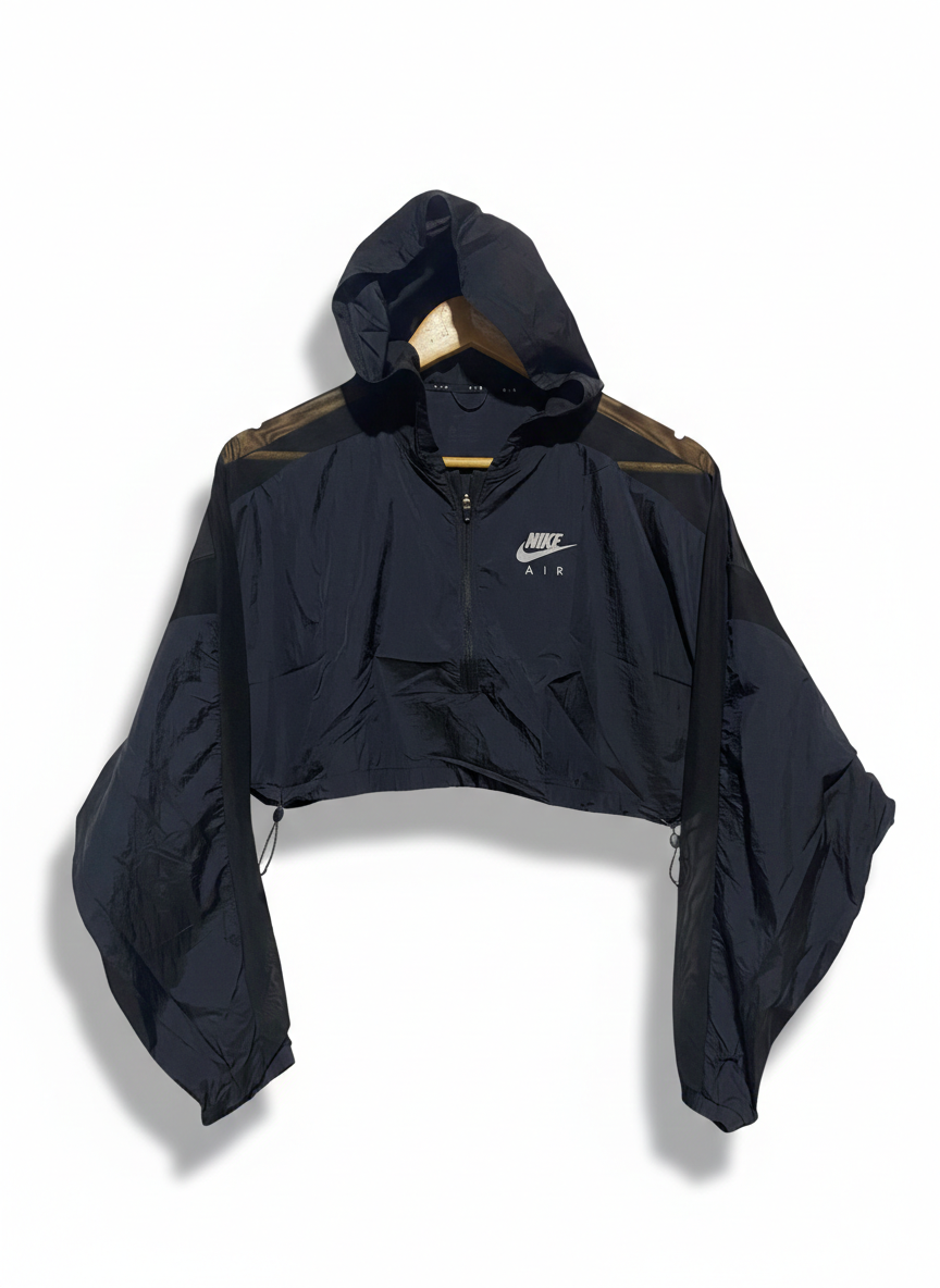NIKE |BUST FREE | WOMEN’S CROPPED WINDBREAKER - SLEEK BLACK ATHLETIC HALF-ZIP HOODIE