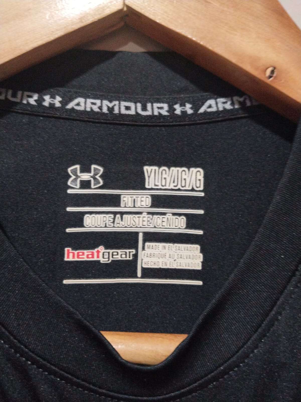 Under Armour Youth HeatGear Fitted Long Sleeve T Shirt  W-15 / L-23