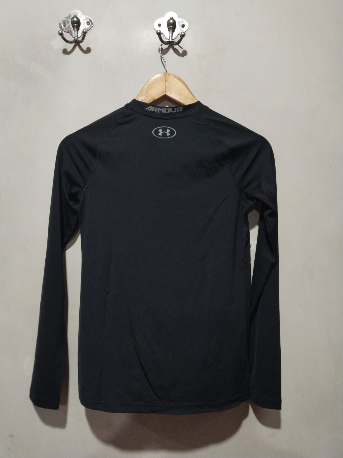 Under Armour Youth HeatGear Fitted Long Sleeve T Shirt  W-15 / L-23