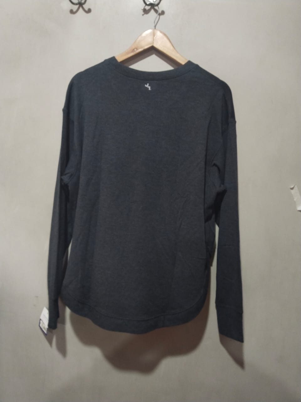 JoyLab Women's Curved Hem Sweatshirt W-22 /L-28