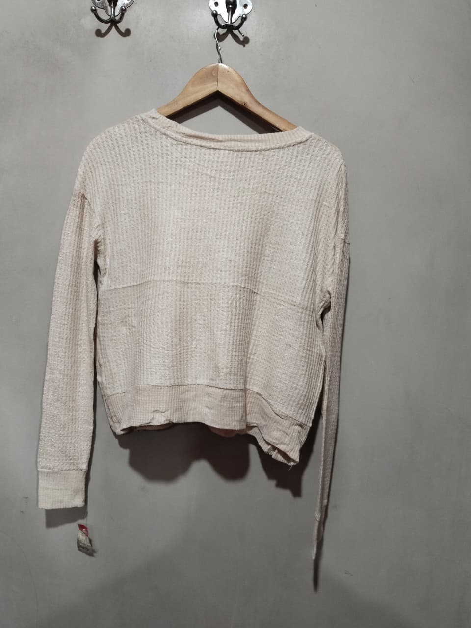 SO Sweater Cream Side Snaps Long Sleeve Soft Light Knit Crew Neck